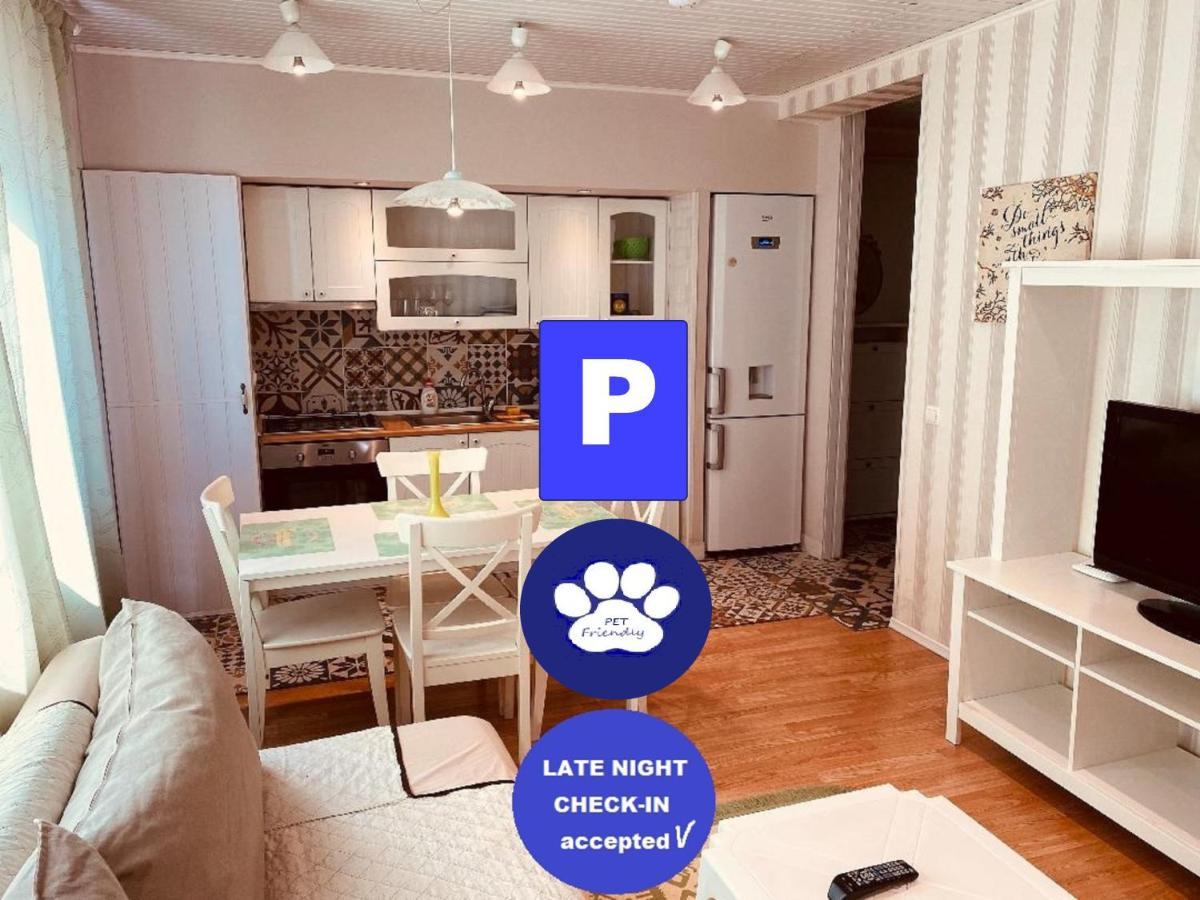 Igi White Flat With Free Private Parking *